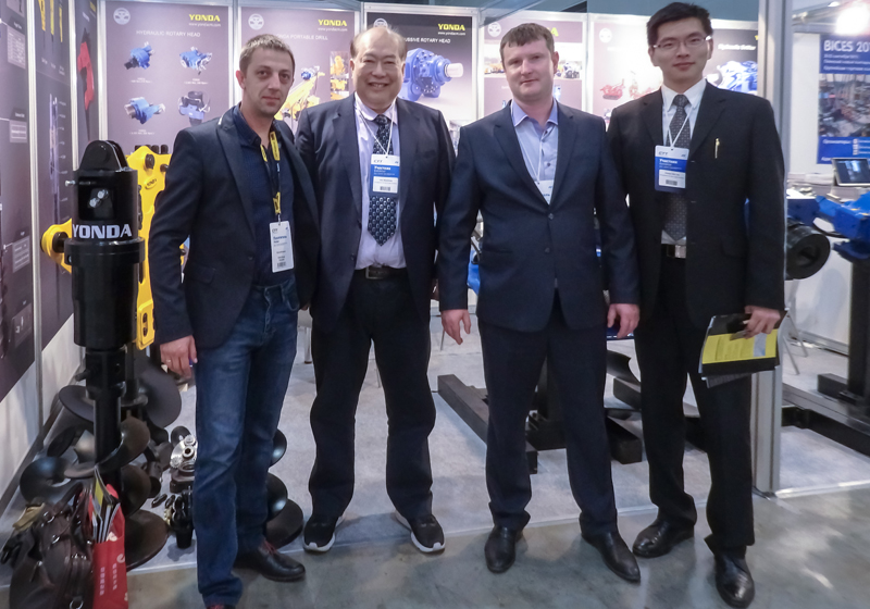 俄罗斯客户合影