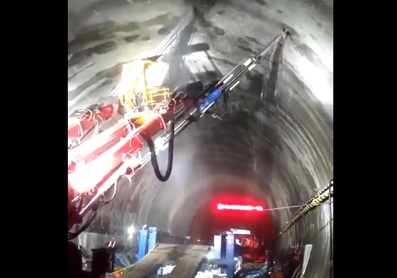 液压凿岩机视频