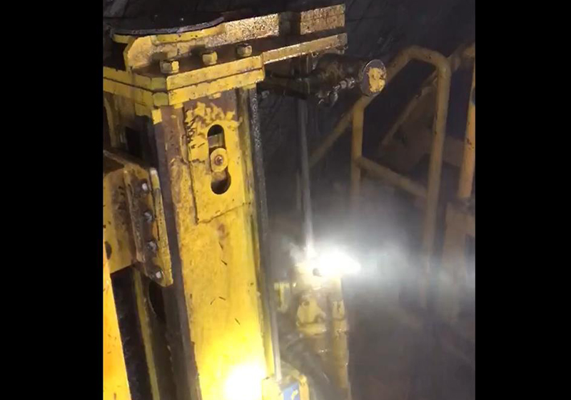 液压凿岩机视频